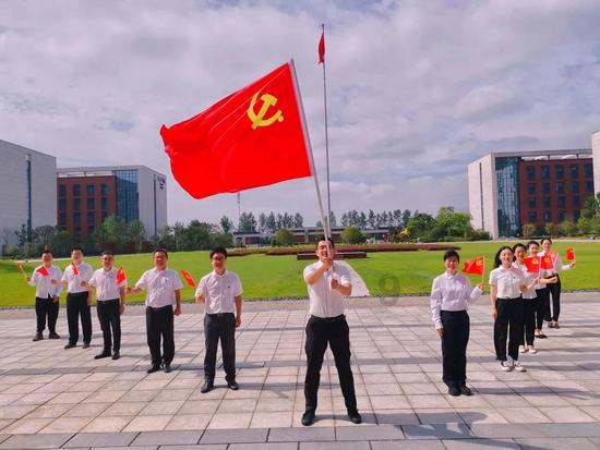 大咖深度对话“保险+康养”热门赛道,多维解析机遇与难点!